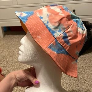 Bucket hat
